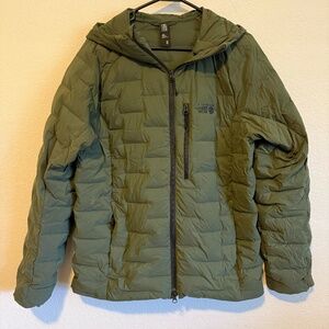 Brand New with out tags Mens Mountain Hardwear Puffy jacket- Green Size Medium